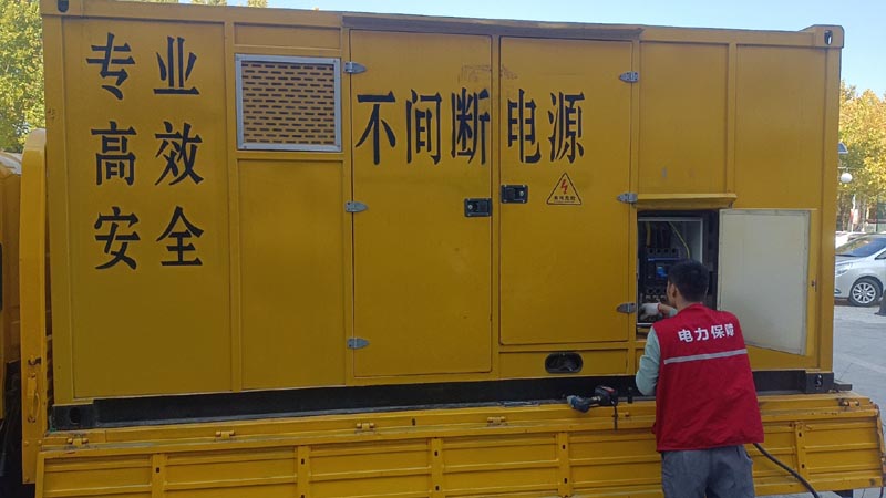 泰安柴油发电机组和UPS电源配合使用时，如何避免切换过程中的电力中断？